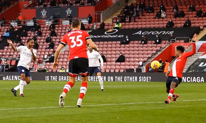 Sterling ghi bàn giúp Man City nhọc nhằn vượt ải Southamton