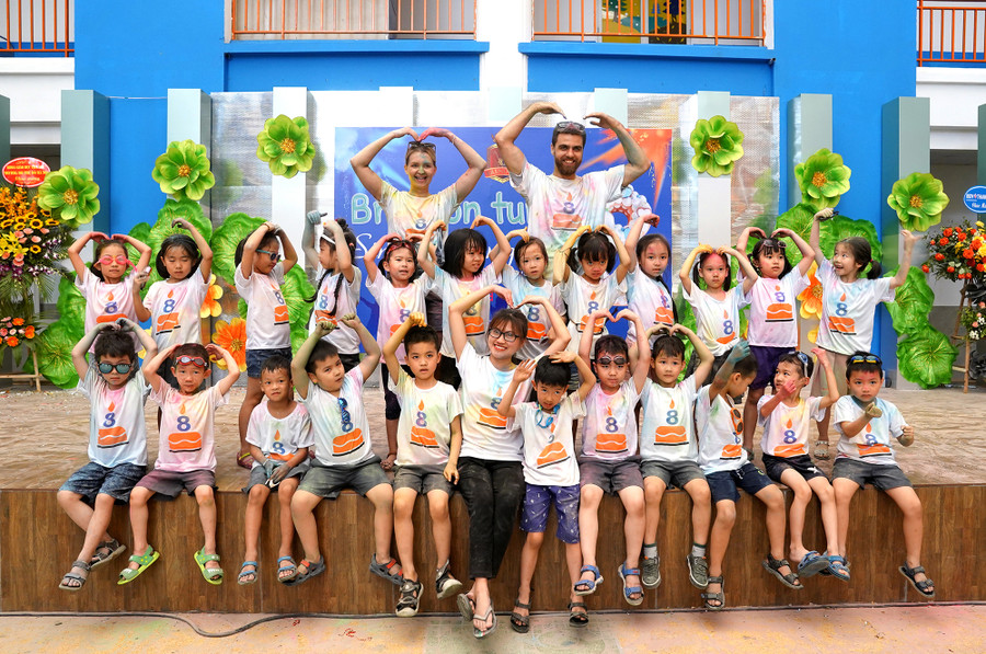 Trường Brendon nỗ lực đưa âm nhạc ngoài đời sống đến gần hơn với chương trình giáo dục phổ thông. Trường Brendon nỗ lực đưa âm nhạc ngoài đời sống đến gần hơn với chương trình giáo dục phổ thông.