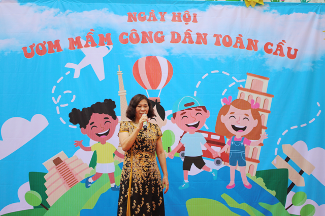 Tiến sĩ Nguyễn Thị Thành - Chủ tịch HĐQT hệ thống giáo dục New Sun – cho biết: Ngày hội “Ươm mầm công dân toàn cầu” là sân chơi bổ ích giúp trẻ khám phá, thể hiện bản thân, tăng cường kỹ năng sống, tự tin và hội nhập, vững vàng bước vào lớp 1 thời kì 4.0.