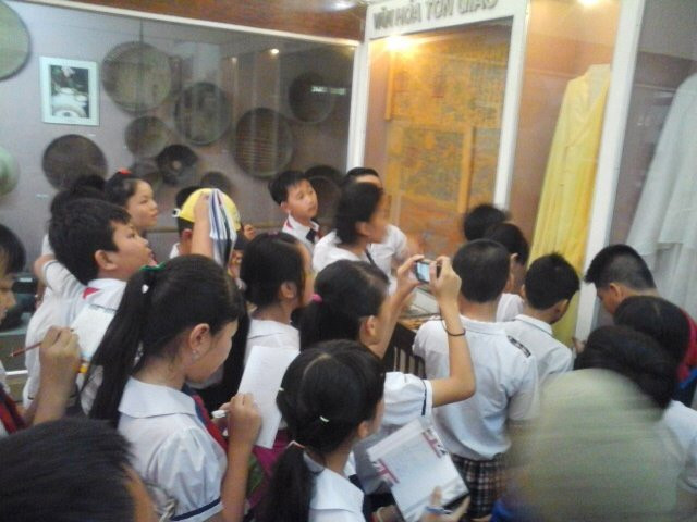 Học sinh hào hứng khám phá trong các giờ ngoại khóa. Học sinh hào hứng khám phá trong các giờ ngoại khóa.