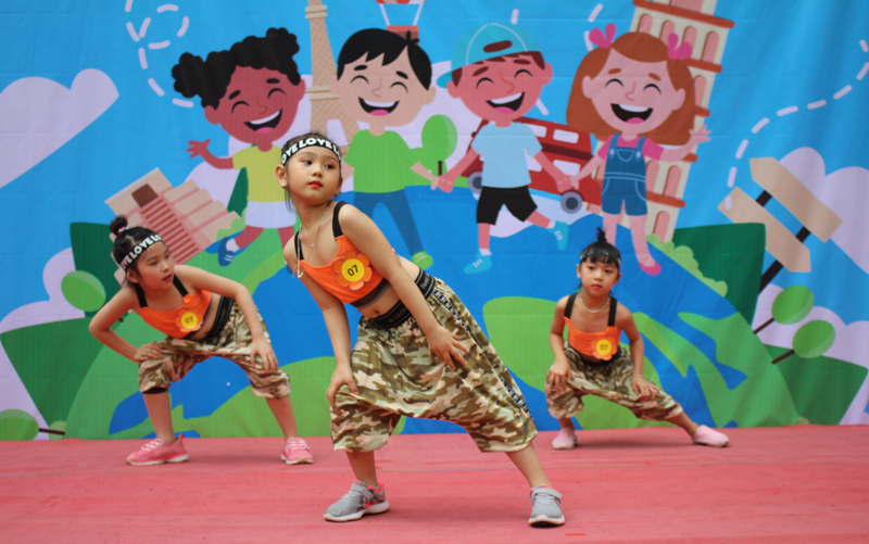 Nhảy Han clup cũng là tiết mục của trẻ trường New Sun đạt đồng giải ba.