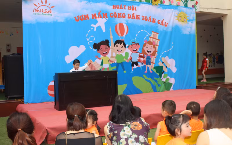 Tiết mục đàn piano giành giải ba nhận được nhiều cổ vũ từ khá giả.