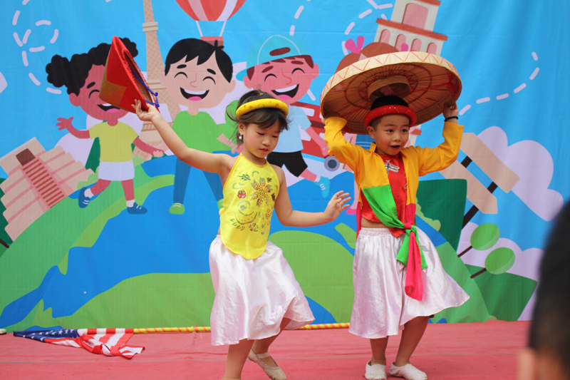 “Ước mơ hòa bình thế giới” thể hiện mong ước về một thế giới ngày càng tốt đẹp hơn cho trẻ thơ.