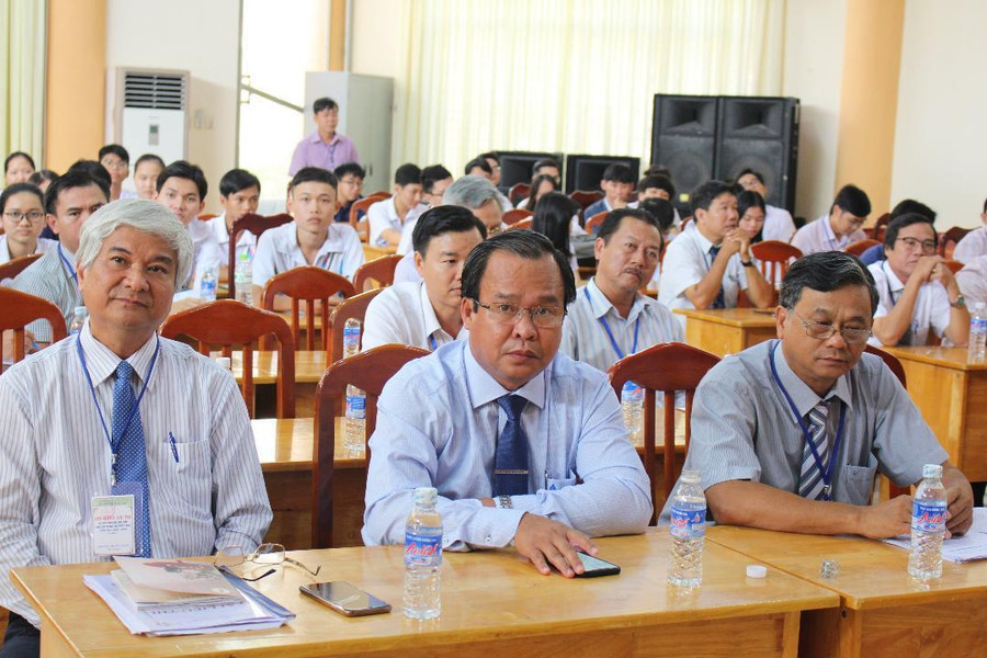 Lãnh đạo Sở GD&ĐT Cà Mau và Bà Rịa - Vũng Tàu dự khai mạc kỳ thi. Lãnh đạo Sở GD&ĐT Cà Mau và Bà Rịa - Vũng Tàu dự khai mạc kỳ thi.