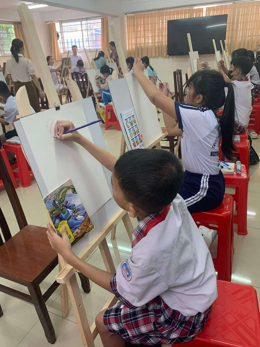 Học sinh Tiểu học tham dự cuộc thi.