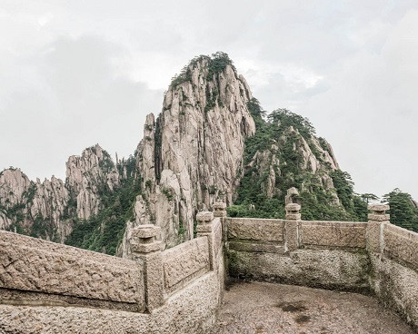 Vì không thể nói được tiếng Trung, không thể hiểu người Trung Quốc, nên Bence quyết định chụp ảnh phong cảnh thay vì chụp ảnh người dân nơi đây.