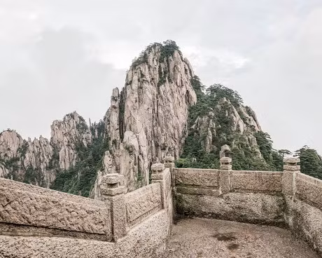 Vì không thể nói được tiếng Trung, không thể hiểu người Trung Quốc, nên Bence quyết định chụp ảnh phong cảnh thay vì chụp ảnh người dân nơi đây.