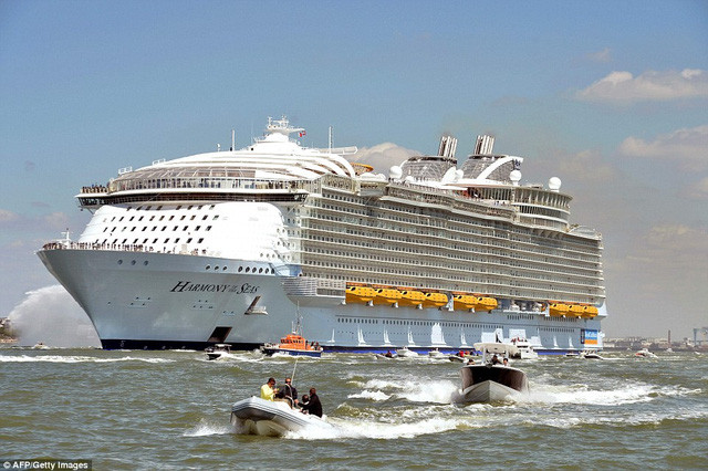 Khám phá siêu du thuyền lớn nhất hành tinh ảnh 1 Harmony of the Seas – tàu du lịch lớn nhất thế giới hiện nay, rời cảng Saint-Nazaire, Pháp, sau 32 tháng thi công