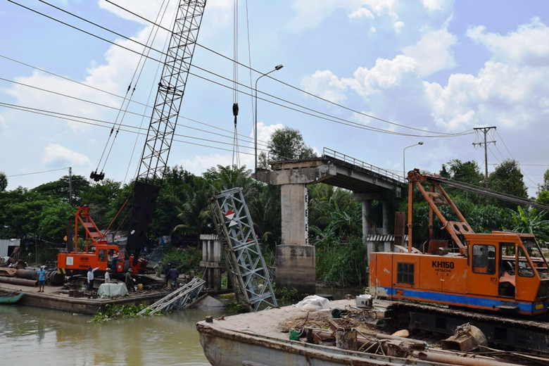 Hiện trường vụ sập cầu Tân Nghĩa
