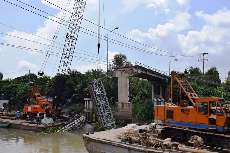 Hiện trường vụ sập cầu Tân Nghĩa