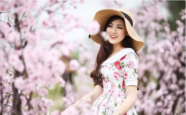 Á hậu Tú Anh và thời sinh viên ăn mì tôm, nhịn bữa sáng ảnh 1 Tú Anh