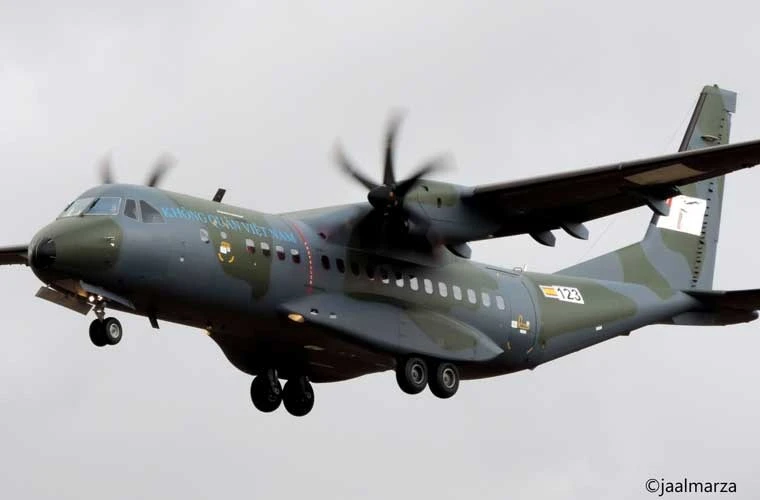 “Ngựa thồ” C-295 Việt Nam cất cánh