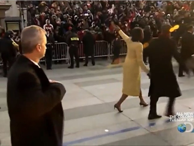 Ngoài ra, xung quanh Tổng thống Obama luôn có một lực lượng mật vụ hùng hậu nhằm bảo vệ trước và sau khi ông lên chiếc "Quái vật". Ảnh: The Colony Mổ xẻ