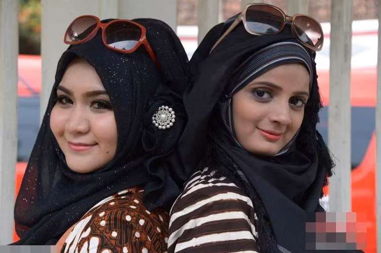 Thiếu nữ Hồi giáo đọ nhan sắc kiều diễm