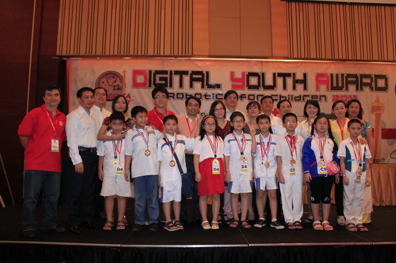 Đoàn học sinh Việt Nam đạt giải năm 2011