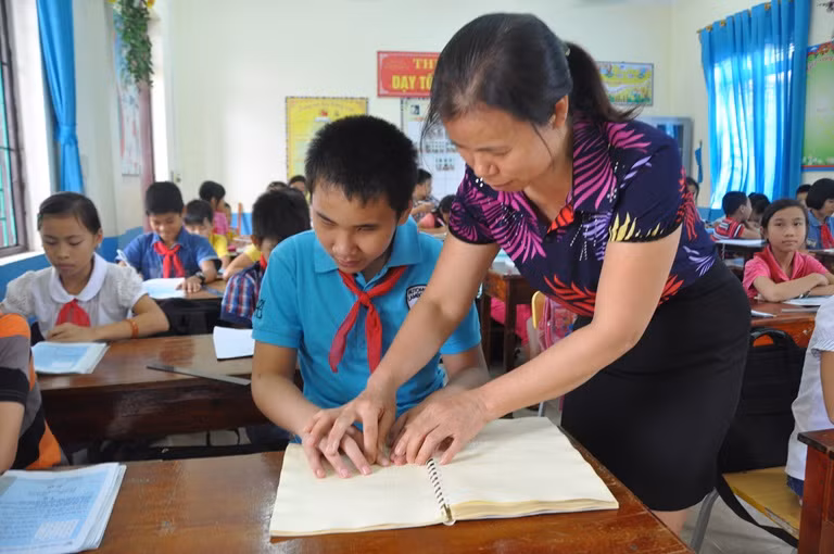 Thực hiện trợ cấp giảng dạy đối với giáo viên dạy hòa nhập