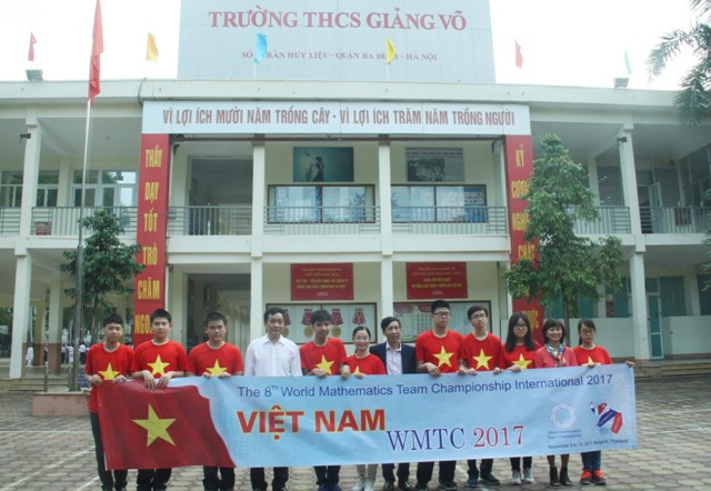 Đoàn học sinh, giáo viên Trường THCS Giảng Võ cùng đại diện BGH nhà trường. Đoàn học sinh, giáo viên Trường THCS Giảng Võ cùng đại diện BGH nhà trường.