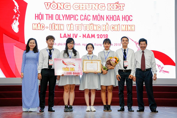 Trường ĐH Ngoại ngữ Tin học TPHCM nhận giải Ba Trường ĐH Ngoại ngữ Tin học TPHCM nhận giải Ba