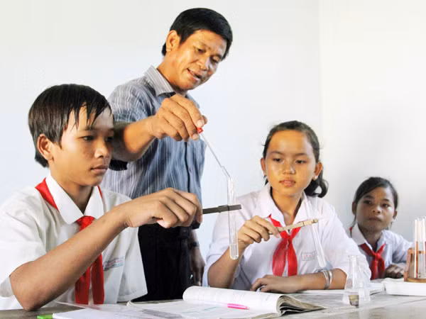 Biến bài giảng Hóa học khô khan thành hấp dẫn