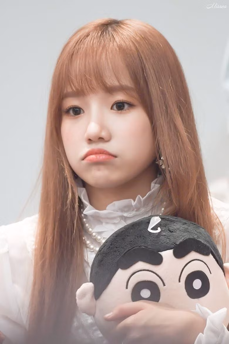 Những nữ thần tượng Kpop nổi tiếng với gương mặt trẻ thơ ảnh 10