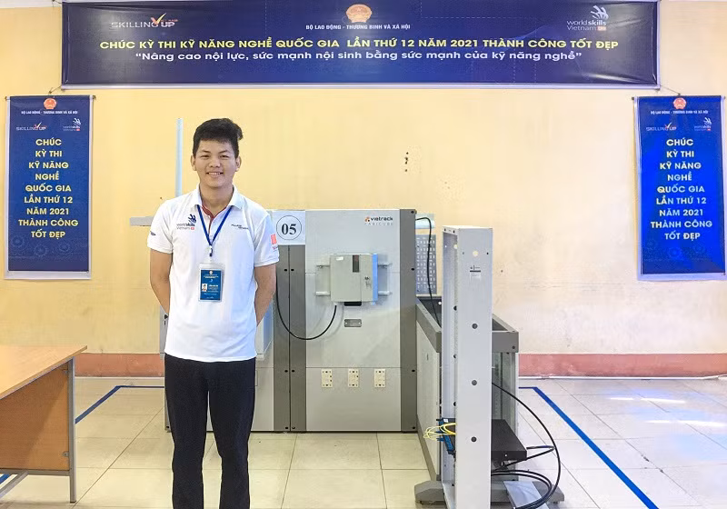 Lương Văn Tiến là sinh viên đầu tiên của Vĩnh Phúc đoạt Huy chương Bạc tại cuộc thi này.