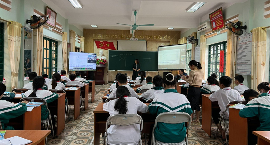 Giờ học ngoại ngữ của học sinh Trường THCS Lê Hồng Phong, TP Lào Cai. Ảnh: Thuận Thiên Giờ học ngoại ngữ của học sinh Trường THCS Lê Hồng Phong, TP Lào Cai. Ảnh: Thuận Thiên