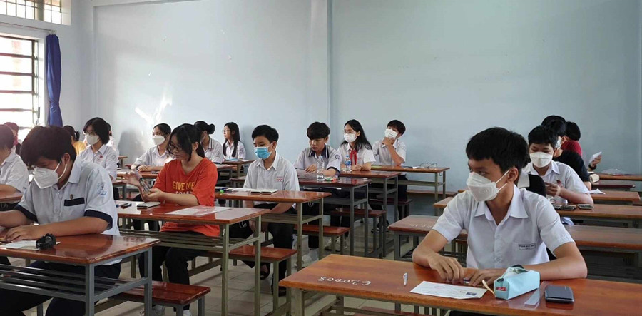 Học sinh lớp 9 TP Cần Thơ tham dự kỳ thi tuyển sinh vào lớp 10 năm học 2023 – 2024. Ảnh Quốc Ngữ Học sinh lớp 9 TP Cần Thơ tham dự kỳ thi tuyển sinh vào lớp 10 năm học 2023 – 2024. Ảnh Quốc Ngữ