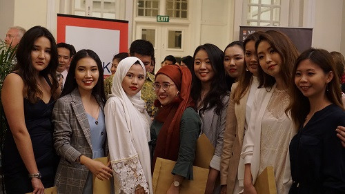 Các SV trường MDIS