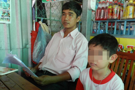 Nhờ chiếc điện thoại nhặt được, phát hiện vợ ngoại tình với cán bộ xã và 2.000 file ghi âm bí mật - Ảnh 3 Nho chiec dien thoai nhat duoc, phat hien vo ngoai tinh voi can bo xa va 2.000 file ghi am bi mat - Anh 3