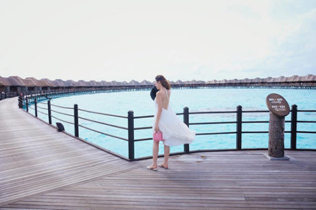 Style Sao 22/6: Jennifer Phạm khoe eo thon, Kỳ Duyên giản dị - Ảnh 8 Style Sao 22/6: Jennifer Pham khoe eo thon, Ky Duyen gian di - Anh 8
