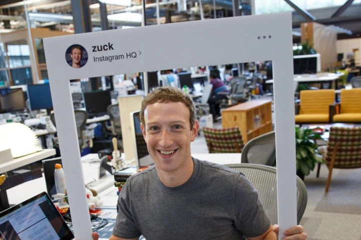 Học tập Mark Zuckerberg: dán băng keo lên webcam và microphone trên laptop để không bị theo dõi