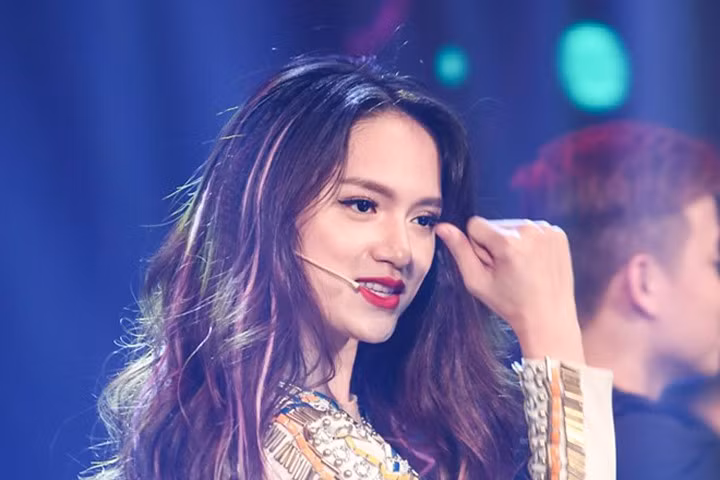 Bị Lâm Chi Khanh mắng "vô học", Hương Giang Idol phản pháo