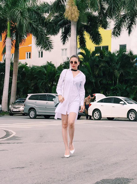 Style Sao 22/6: Jennifer Phạm khoe eo thon, Kỳ Duyên giản dị - Ảnh 7 Style Sao 22/6: Jennifer Pham khoe eo thon, Ky Duyen gian di - Anh 7