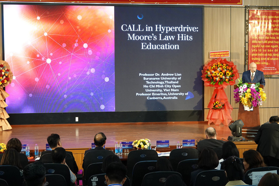 Một báo cáo trình bày tại phiên toàn thể của Hội thảo AsiaCALL lần thứ XX - 2023.