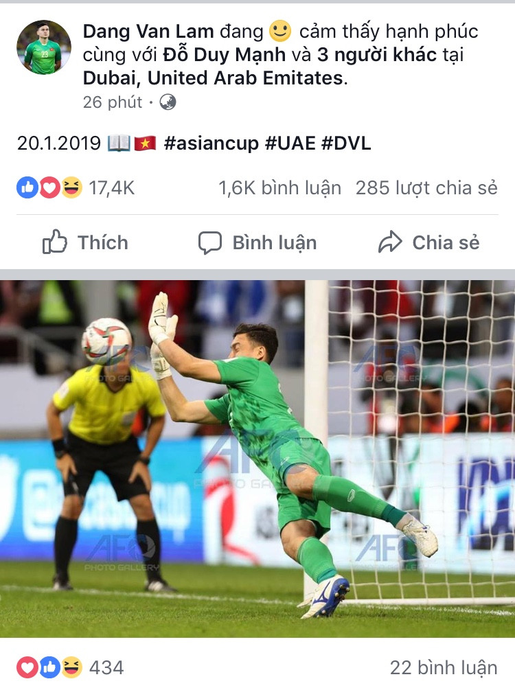 Thủ môn Văn Lâm chia sẻ niềm hạnh phúc khi đăng tải bức hình với pha bay người đẩy bóng ra ngoài trong loạt trận 11m cân não