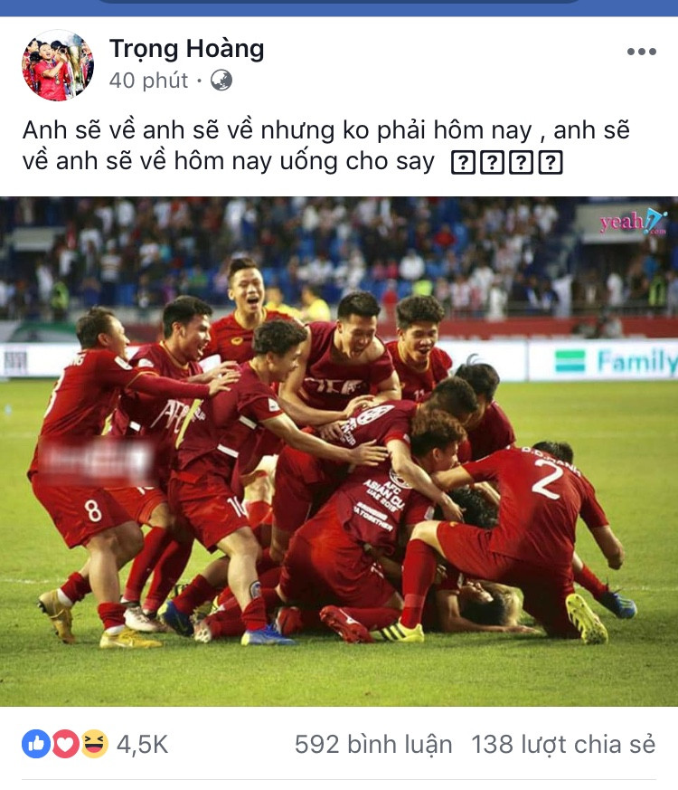 Trọng Hoàng đăng hình ảnh đầy cảm xúc sau trận thắng và không quên chia sẻ: Anh sẽ về, anh sẽ về những không phải hôm nay