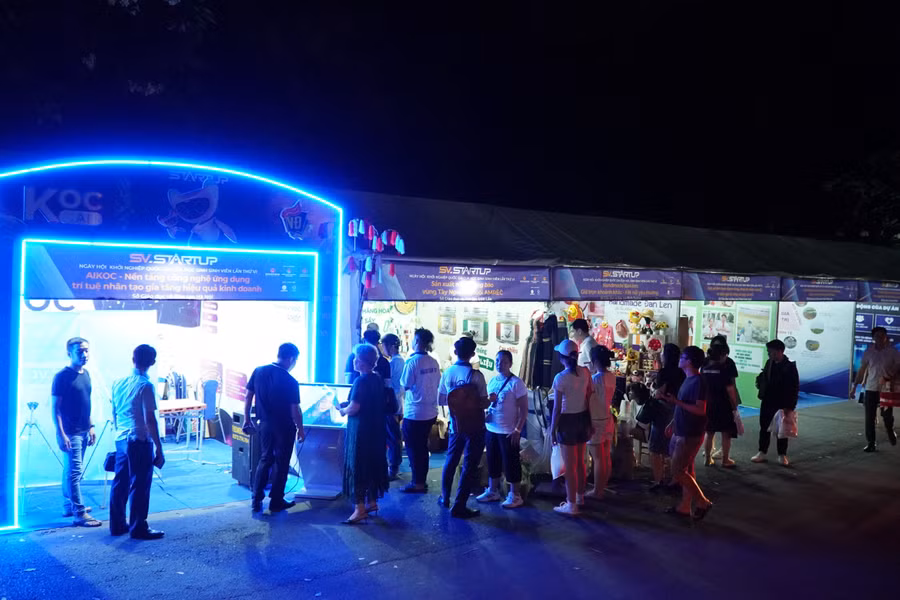 Đến tối 11/5, công tác chuẩn bị cho Ngày hội đã hoàn tất. Các đội kiểm tra lại các khâu để tham dự lễ khai mạc vào sáng 12/5.