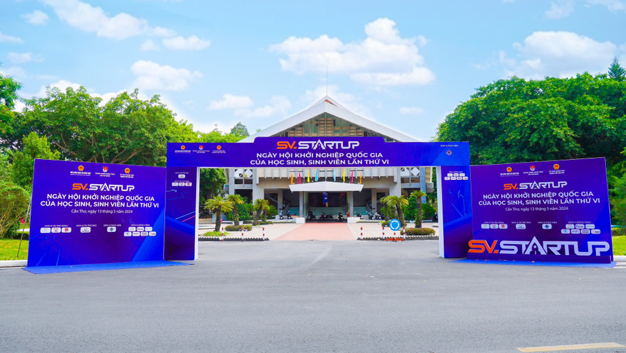 Hội trường rùa - Trường ĐH Cần Thơ, nơi diễn ra khai mạc Ngày hội sáng 12/5.