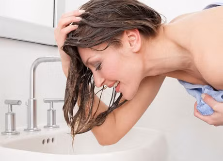 Cham soc, phuc hoi toc hu ton chi voi 1 lon bia - Anh 2