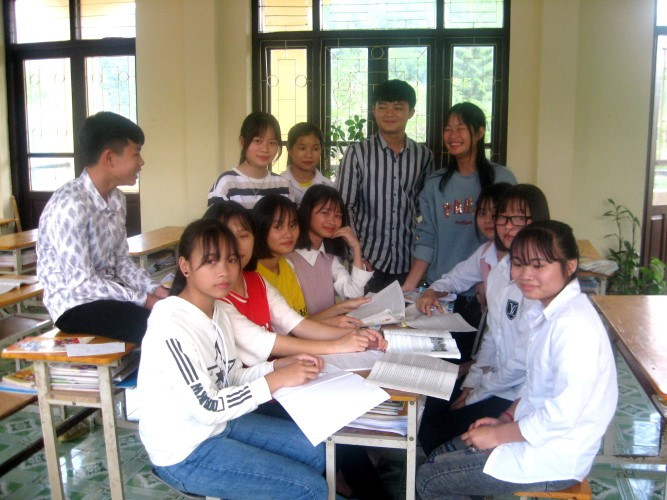 Học sinh hạnh phúc khi được đến trường Học sinh hạnh phúc khi được đến trường