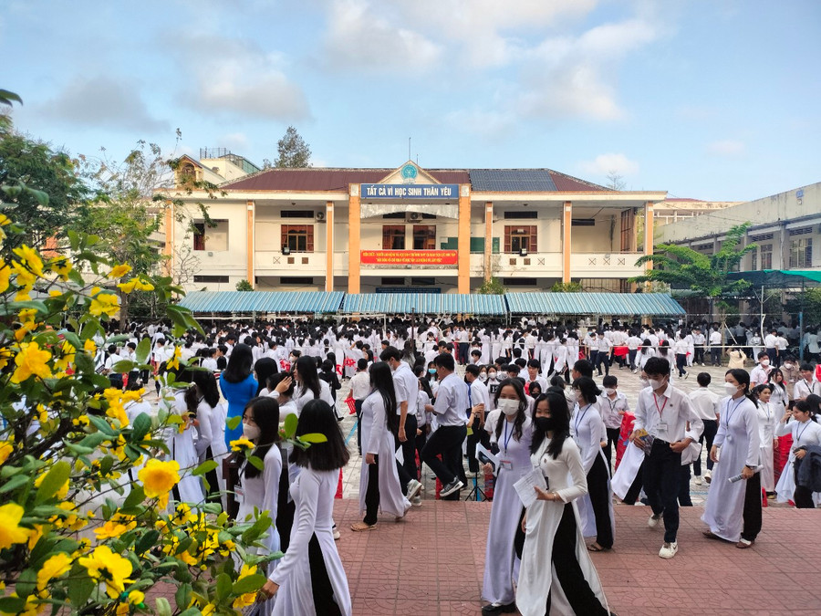 Học sinh Trường THPT Cà Mau trở lại trường sau Tết. Học sinh Trường THPT Cà Mau trở lại trường sau Tết.