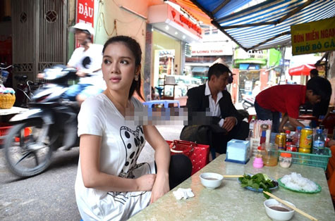 Lý Nhã Kỳ là ai khi cởi bỏ sự lộng lẫy của ánh hào quang? - Ảnh 13 Lý Nhã Kỳ là ai khi cởi bỏ sự lộng lẫy của ánh hào quang? - Ảnh 13