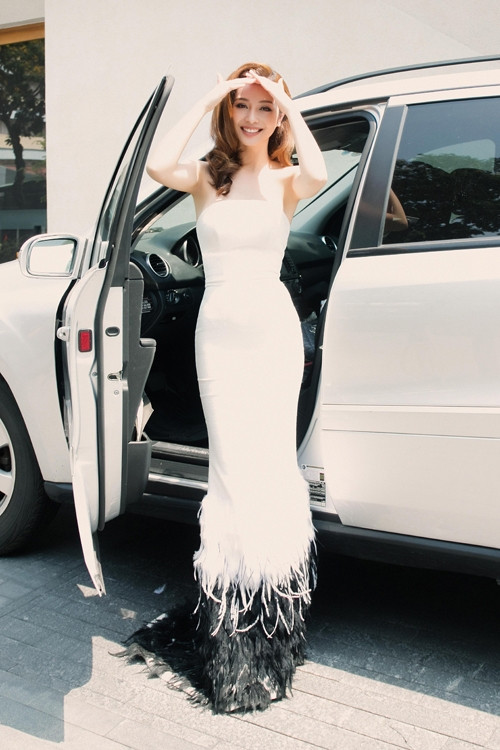 Jenifer Phạm - Hoa hậu mặc đẹp, quyến rũ bậc nhất Vbiz - Ảnh 4 Jenifer Phạm - Hoa hậu mặc đẹp, quyến rũ bậc nhất Vbiz - Ảnh 4