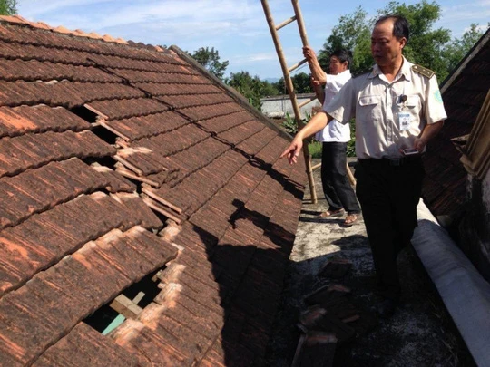 Cục Hàng không làm rõ nghi vấn máy bay làm tốc mái nhà dân