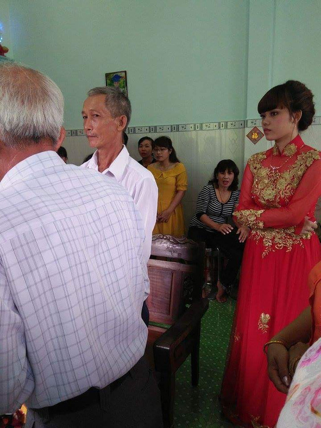 Chú rể qua đời vì tai nạn giao thông, cô dâu vẫn tổ chức đám cưới một mình - Ảnh 6. Chú rể qua đời vì tai nạn giao thông, cô dâu vẫn tổ chức đám cưới một mình - Ảnh 6.