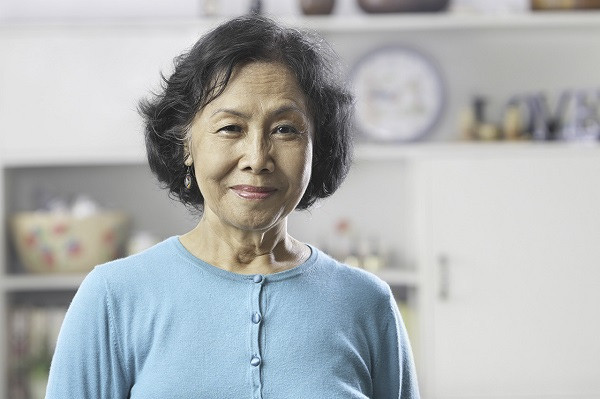 “Xin lỗi chị, bà già này sao dám nặng lời với chị“
