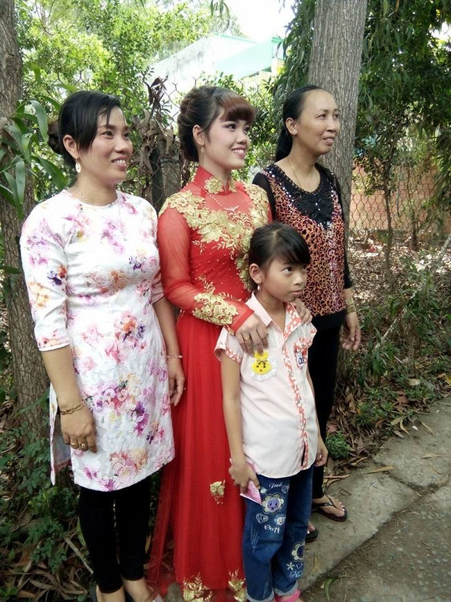 Chú rể qua đời vì tai nạn giao thông, cô dâu vẫn tổ chức đám cưới một mình - Ảnh 2. Chú rể qua đời vì tai nạn giao thông, cô dâu vẫn tổ chức đám cưới một mình - Ảnh 2.