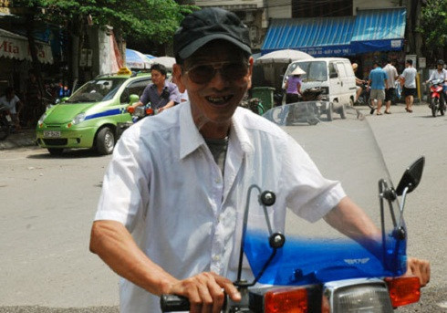 NSƯT Trần Hạnh: "Vợ tôi ghen khủng khiếp, từng vác dao lên tận đoàn kịch tìm chồng" ảnh 2