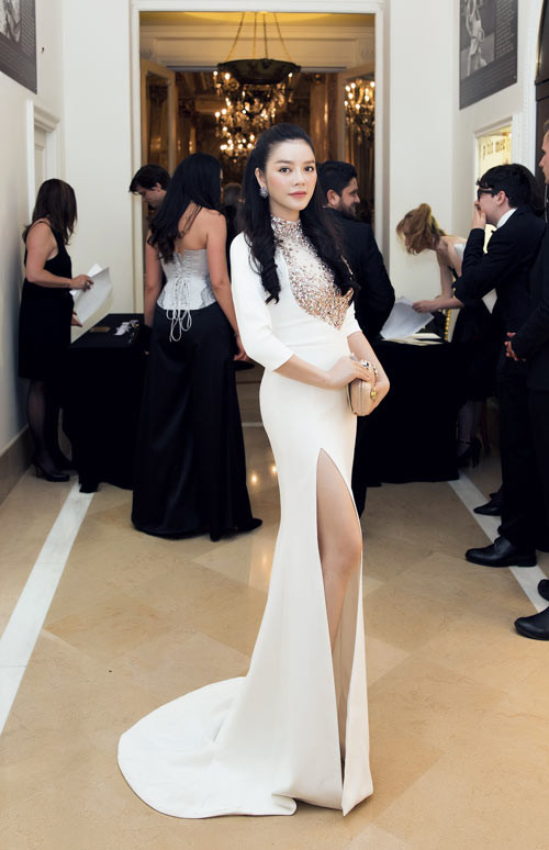 Lý Nhã Kỳ là ai khi cởi bỏ sự lộng lẫy của ánh hào quang? - Ảnh 2 Lý Nhã Kỳ là ai khi cởi bỏ sự lộng lẫy của ánh hào quang? - Ảnh 2