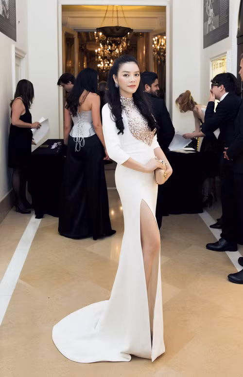 Lý Nhã Kỳ là ai khi cởi bỏ sự lộng lẫy của ánh hào quang? - Ảnh 2